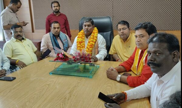 2027 चुनाव को लेकर गोरखपुर में सियासी बयानबाजी तेज, भास्कर निषाद ने निषाद समाज को लेकर किया बड़ा दावा