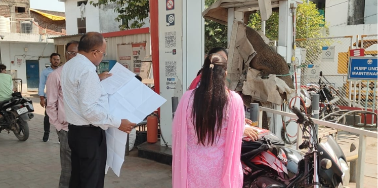 Madhya Pradesh News: बुरहानपुर में CNG पेट्रोल पंप पर प्रशासन सख्त, सैय्यद मीर पंप का किया निरीक्षण