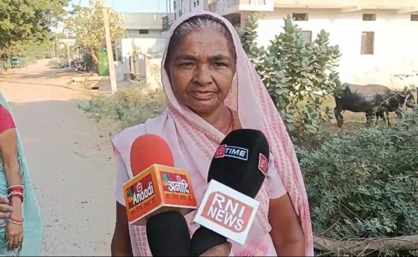 विकास कार्यों पर उठे सवाल, 4.30 लाख की CC रोड डेढ़ साल में उखड़ी; पानी के लिए भटक रहे ग्रामीण