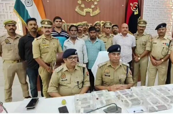 पिता-पुत्र की जोड़ी करती थी हाथ साफ, 50 लाख के गहनों के साथ गिरफ्तार