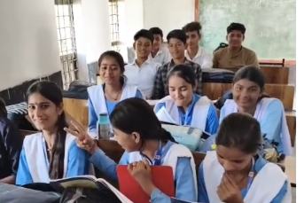 Madhya Pradesh News: जेके सीमेंट की अनूठी पहल से ग्रामीण स्कूलों की बदली तस्वीर, बच्चों को मिले नए बेंच-डेस्क