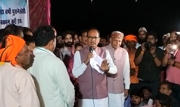 बुधनी में अतिक्रमण कार्रवाई पर भड़के शिवराज सिंह चौहान, अधिकारियों पर जताई नाराजगी