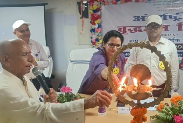 हिसुआ में अंतर्राष्ट्रीय वृद्धजन दिवस पर कार्यक्रम, बुजुर्गों का सम्मान कर पौधरोपण किया गया