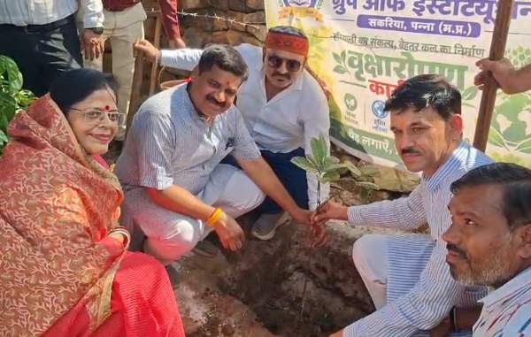 पीएम मोदी के जन्मदिन पर पन्ना में पौधारोपण, जनप्रतिनिधियों ने लिया पर्यावरण संरक्षण का संकल्प