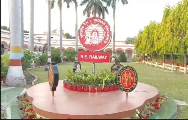 त्योहारों पर यात्रियों की सुविधा के लिए रेलवे की बड़ी तैयारी, 57 जोड़ी स्पेशल ट्रेनें चल रहीं