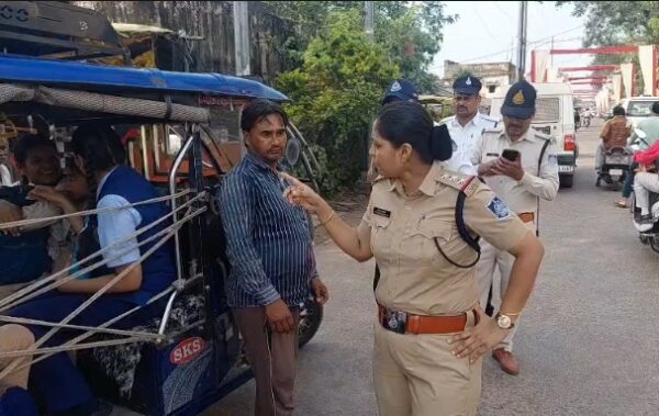 पन्ना में स्कूली बच्चों की सुरक्षा से खिलवाड़, यातायात पुलिस ने 9 वाहन किए जब्त
