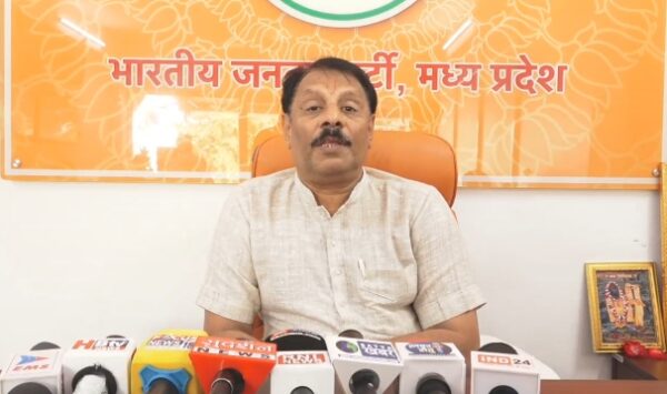 दिग्विजय सिंह की सत्य सनातन यात्रा पर भाजपा का हमला, ब्रज गोपाल लोया ने उठाए सवाल