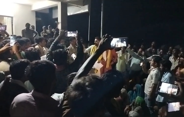 पन्ना में डैम विस्थापितों के मुद्दे पर यूथ कांग्रेस का प्रदर्शन, हनुमतपुर चौकी का घेराव