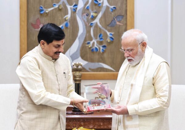 PM मोदी से मिले सीएम मोहन यादव, ग्लोबल इन्वेस्टर्स समिट 2027 के लिए किया आमंत्रित