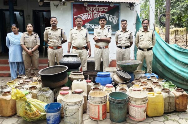 बुरहानपुर में अवैध शराब के खिलाफ आबकारी विभाग की बड़ी कार्रवाई, 11 केस दर्ज और 4 आरोपी गिरफ्तार