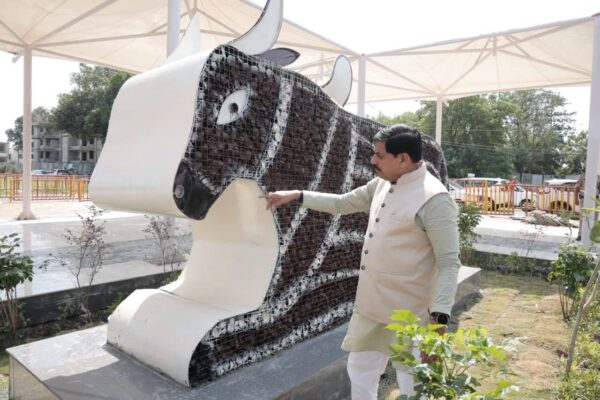 उज्जैन में 5 लाख दीयों से बनी भव्य नंदी की आकृति, सीएम मोहन यादव ने की सराहना