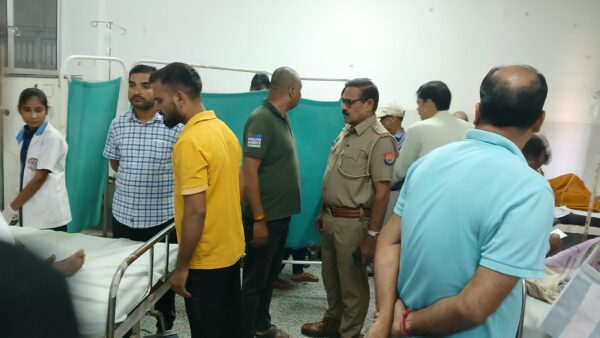 गोरखपुर में गैस लीक से मकान में लगी भीषण आग, बुजुर्ग दंपती समेत 4 लोग झुलसे