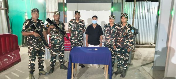मधुबनी में भारत-नेपाल सीमा पर SSB की कार्रवाई, हीरे जैसे 163 दाने बरामद; नेपाली नागरिक पकड़ा गया