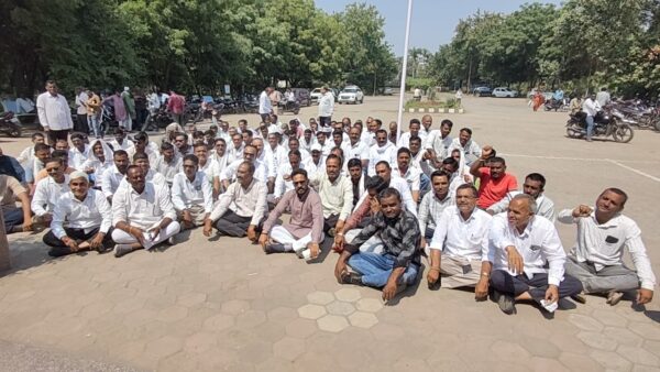 भावसा डैम में लीकेज से किसानों की बढ़ी चिंता, कलेक्ट्रेट में धरना देकर की मरम्मत की मांग