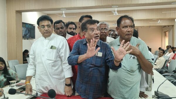 रायसेन: तीन साल से बंद विद्युत सब स्टेशन, परेशान किसानों ने कलेक्टर से लगाई गुहार