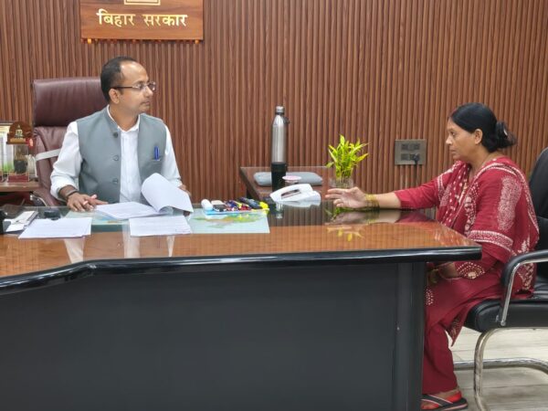 नवादा में जनसुनवाई: डीएम के सामने पहुंचे 19 परिवाद, कई मामलों का मौके पर निपटारा