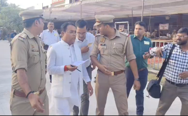 गोरखपुर-फैजाबाद शिक्षक एमएलसी चुनाव काउंटिंग एजेंट को बाहर करने पर उठे सवाल