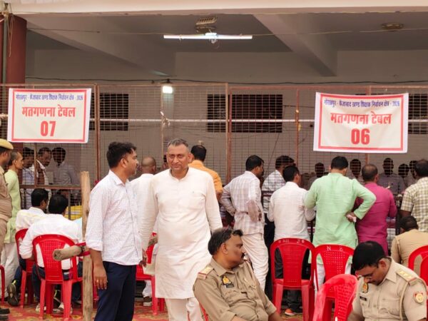 गोरखपुर-फैजाबाद MLC चुनाव: दूसरी वरीयता में ध्रुव त्रिपाठी 901 वोट से आगे