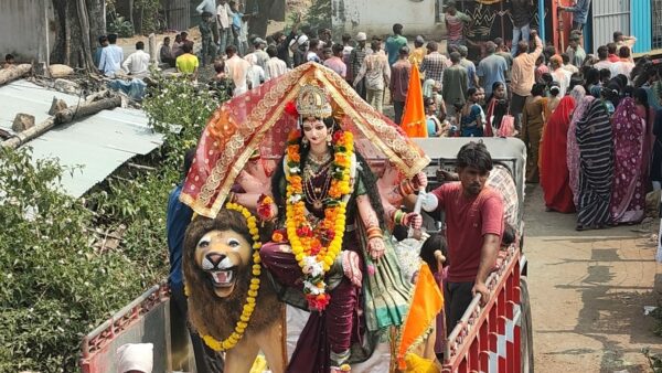 बुरहानपुर: घाघरला में धूमधाम से निकला माता रानी का विसर्जन जुलूस, DJ की धुन पर झूमे युवा