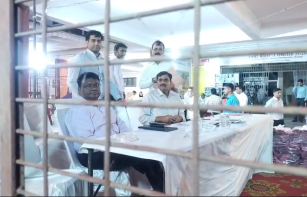 गोरखपुर-फैजाबाद शिक्षक MLC चुनाव चौथे राउंड में ध्रुव त्रिपाठी आगे, द्वितीय वरीयता की गिनती में फिर बदला मुकाबला