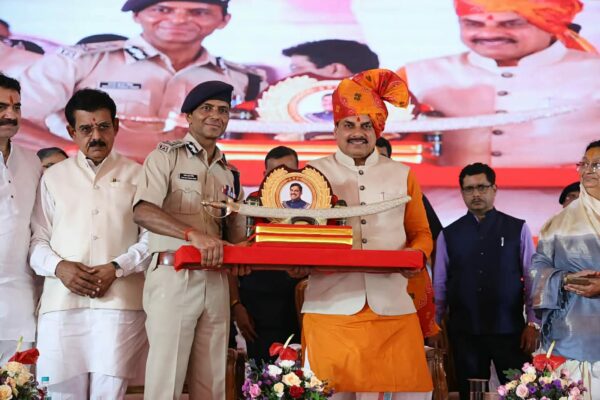 इंदौर में CM मोहन यादव ने किया शस्त्र पूजन, पुलिस सेतु ऐप लॉन्च कर स्मार्ट पुलिसिंग को दिया बढ़ावा