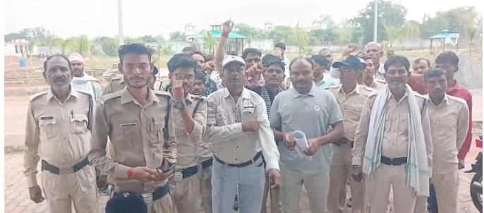 Madhya Pradesh News: वर्दी भत्ता दो, बेगारी बंद करो, पन्ना में कोटवार संघ ने उठाई आवाज, मान-सम्मान के लिए सौंपा ज्ञापन