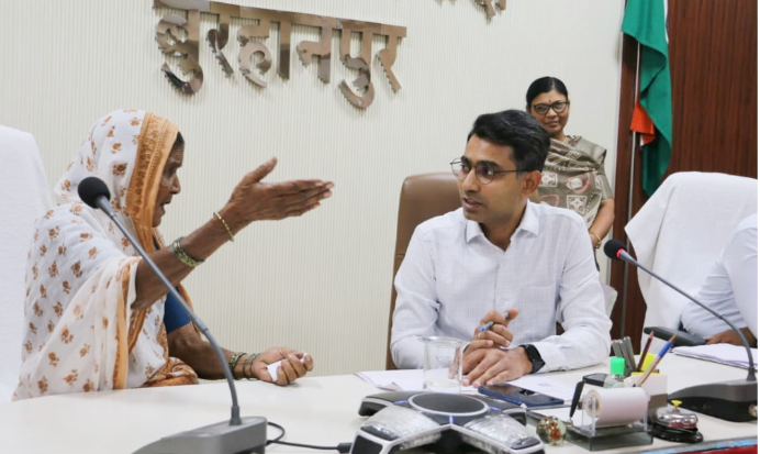 Madhya Pradesh News: कलेक्टर विवेक कुमार ने आवेदकों को दिया भरोसा, समस्या नहीं सुलझी तो सीधे करें मेरे पर्सनल नंबर पर कॉल