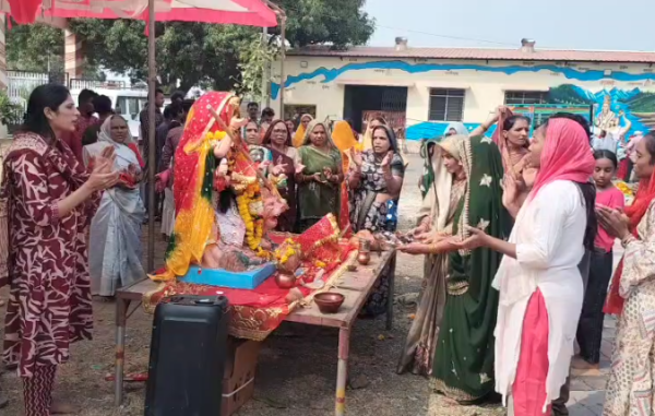 बड़वानी में शारदीय नवरात्रि का समापन, नम आंखों से मां दुर्गा को दी विदाई; विसर्जन कुंड में उमड़े श्रद्धालु